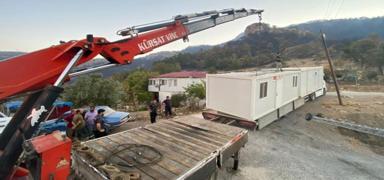 Mersin'de 53 ev k�l olmu�tu: AFAD yang�nzedeler i�in konteynerler g�nderdi