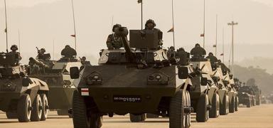 Asya'da darbe gerilimi: Ordu, stratejik kasabay� ele ge�irdi