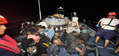 Antalya'da sahil gvenlik harekete geti: Aralarnda ok sayda ocuk var