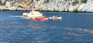 Milas a��klar�nda tehlikeli anlar! 12 ki�inin oldu�u yelkenli su ald�