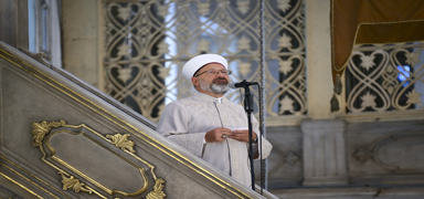 Diyanet ��leri Ba�kan� Erba�, Ey�psultan Camisi'nde hutbe irat etti