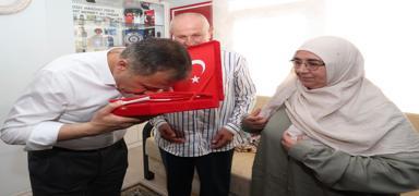 Bakan Yerlikaya'dan �ehit ailesine ziyaret: Aziz hat�ralar� asla unutulmayacak