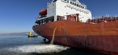 Deniz kirlili�ine g�z a�t�r�lm�yor: Su��st� yakaland�