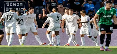 Napoli, Serie A'ya 3 puanla ba�lad�