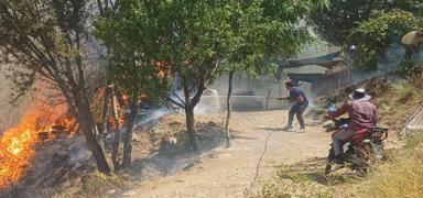 Ticaret Bakanl���, Reklam Kurulunca yap�lan de�erlendirmeler sonucunda, hac vizesi bulunmayan vatanda�lar i�in kay�t d��� �ekilde hac program� d�zenleyen acentelerin '�zel hac vizesi' ya da 'kuras�z hac' gibi aldat�c� i�erikli tan�t�mlar�na reklam durdurma ve para cezas� uygulanaca��n� bildirdi.