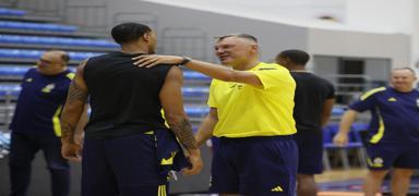 Fenerbah�e Erkek Basketbol tak�m�, yeni sezonun ilk antrenman�n� yapt�