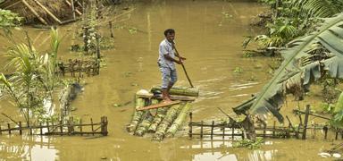 Hindistan'da ya���lar can almaya devam ediyor! Telefon ve internet hizmetleri kesildi