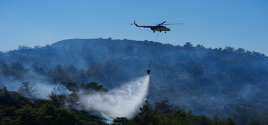 �zmir'deki orman yang�n� kontrol alt�na al�nd�