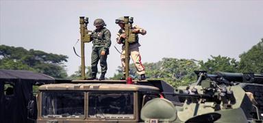 Venezuela, Kolombiya s�n�r�na 15 bin g�venlik g�c� yerle�tirecek