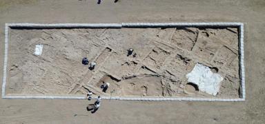 Orta Anadolu'da bir ilk! 10 bin y�ll�k sokak g�n y�z�ne ��kar�ld�