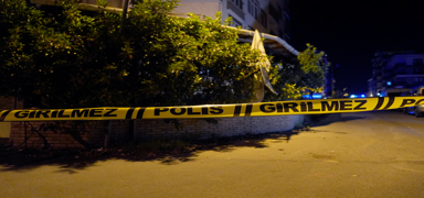 Sultanbeyli'de silahl atmada baz ev ve arabalara kurun isabet etti