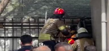 Ata�ehir'de cami bah�esinde korkun� kaza: Demir korkuluk koluna sapland�