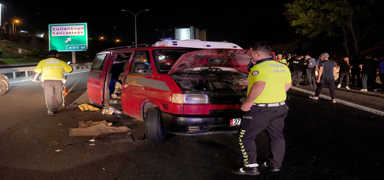 Sultanbeyli'de iki minib�s�n �arp��t��� kazada 9 ki�i yaraland�