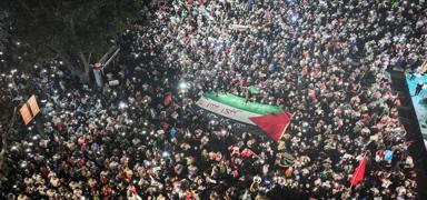 Gazze'nin zaferi i�in y�r�y�� ve dua