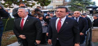 CHP mavi ve beyaz diye ikiye b�l�nd�