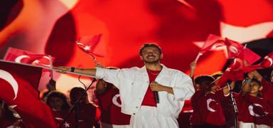 Buray, Zafer Bayram'nda coturdu... Kltr Yolu Festivali'nde sahneye kt!