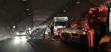 Riva T�neli'nde kaza... Kuzey Marmara Otoyolu'nda trafik kilitlendi