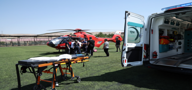 A��r yaralanan �of�r�n imdad�na ambulans helikopter yeti�ti