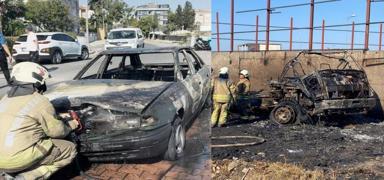 �stanbul'da park halindeki ara�lar yand�