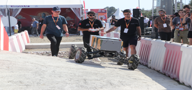 Gen� zihinler TEKNOFEST ile sahada! �nsans�z kara ara�lar� yar��acak