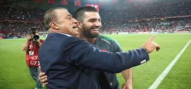 Arda Turan'dan Fatih Terim payla��m�