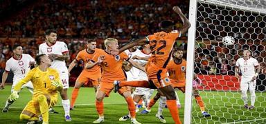 Hollanda ile Polonya puanlar� payla�t�