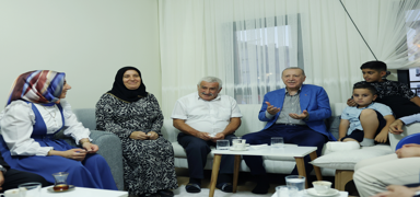 Cumhurba�kan� Erdo�an, Malatya'da depremzede bir aileyi ziyaret etti