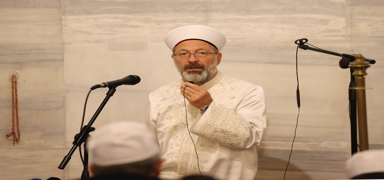 �stanbul'da aileler sabah namaz�nda bir araya geldi