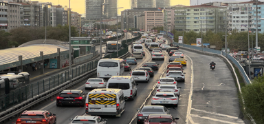 stanbul'da trafik younluu artt