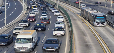 Haftan�n son i� g�n�: �stanbul'da trafik kilit