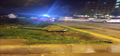 Kaza yapan otomobil yayalara �arpt�: 1 �l� 2 yaral�