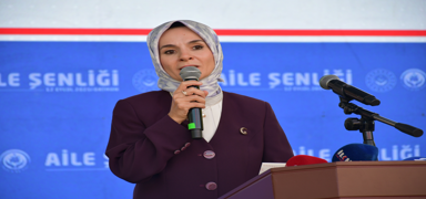 Bakan G�kta�, �ehit Ayb�ke ��retmenin ��rencileri ve meslekta�lar�yla bulu�tu