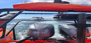 Marmara Denizi K�nal�ada a��klar�nda s�r�klenen tekne kurtar�ld�