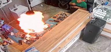 Telefonu tamir ederken deh�et