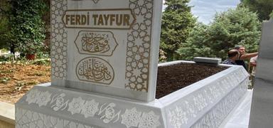 MHP Genel Ba�kan� Bah�eli Ferdi Tayfur'un kabrini yapt�rd�