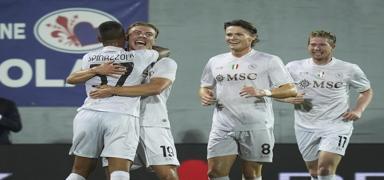 Napoli y�ld�zlar�yla kazand�