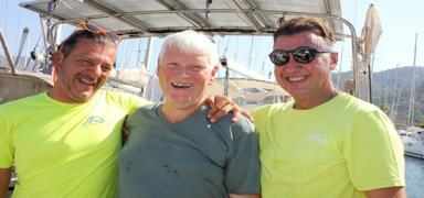 �ngiliz denizcinin hayat�n� T�rk ekibi kurtard�: Sevin� g�zya�lar� d�kt�k