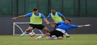 Manisa FK, Esenler Erokspor ma�� haz�rl�klar�na ba�lad�