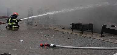 Trabzon'da al��veri� merkezinde yang�n pani�i: Valilikten ilk a��klama