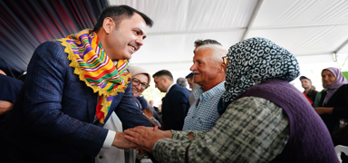 Bakan Kurum, Sndrg'da vatandalarla bulutu