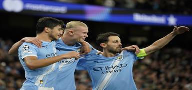 Manchester City, Napoli'yi 2 golle ge�ti