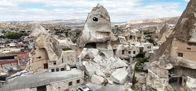 Kapadokya'da peribacas� y�k�ld�! Saniye saniye g�r�nt�lendi