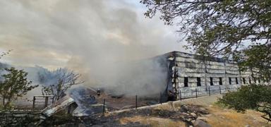 Ayn� firman�n ikinci fabrikas� da k�le d�nd�! Yang�n pe�lerini b�rakmad�