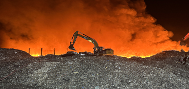 Adana'da geri d�n���m fabrikas�nda yang�n... Alevler kontrol alt�na al�nd�