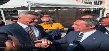 Fenerbah�e, ba�kan�n� se�iyor