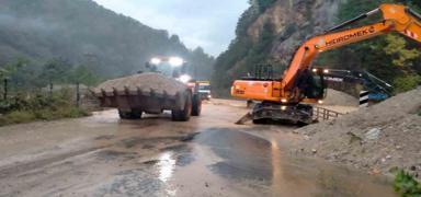 Rize-�kizdere-Erzurum kara yolu trafi�e a��ld�