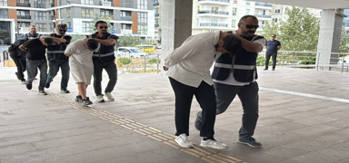 �ehit ailesini doland�rd�lar: 11 zanl� adliyede