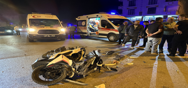 Sinop'ta otomobil ile motosiklet �arp��t�: 2 yaral�