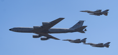 TEKNOFEST'te g�zler g�ky�z�nde! F-16'lara havada yak�t ikmali nefes kesti