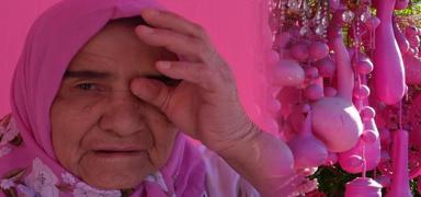 T�rkiye onu pembe a�k�yla tan�m��t�, Ispartal� Barbie g�zya�lar� i�inde konu�tu: Nazar de�di